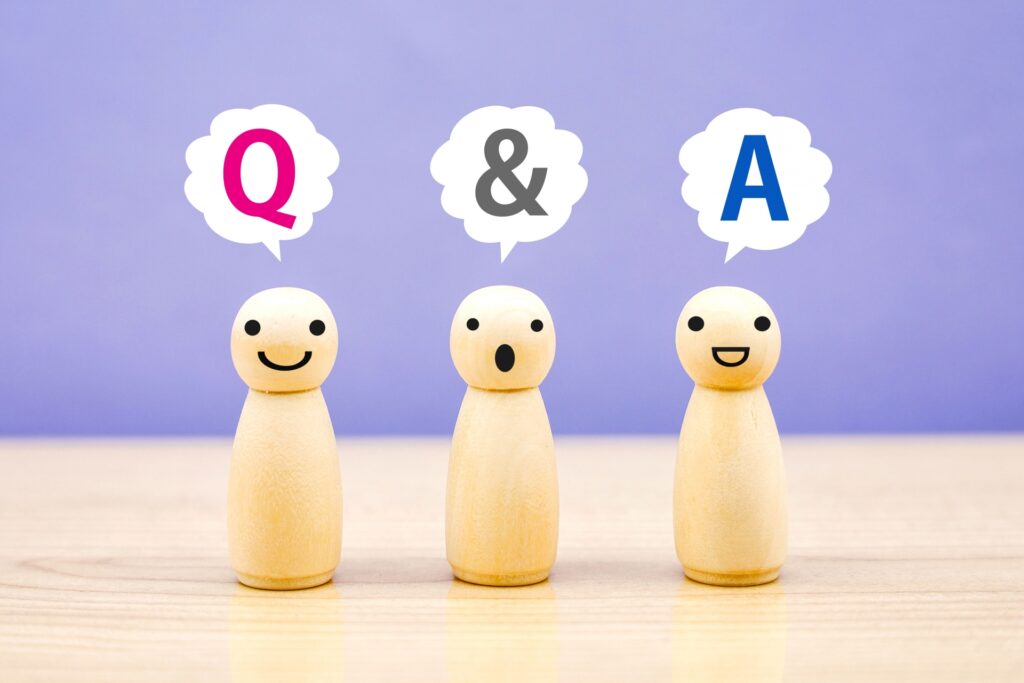 人形の吹き出しにQ&Aと書かれている画像