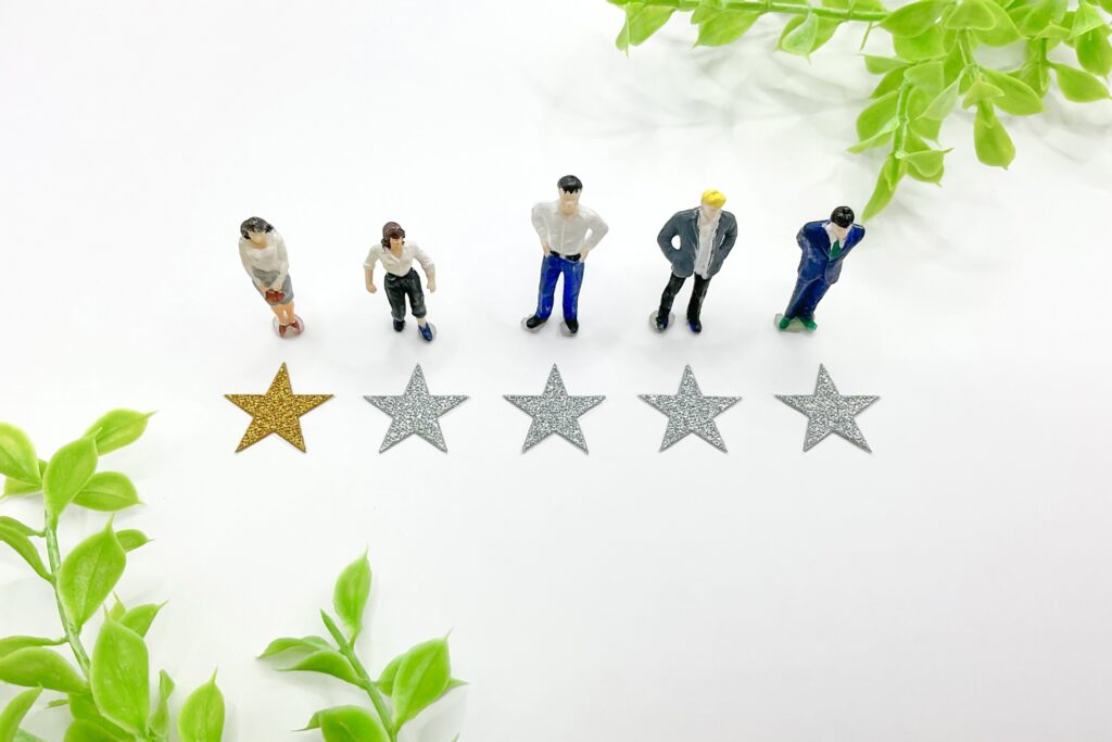 星1つの評価をつける人々の画像
